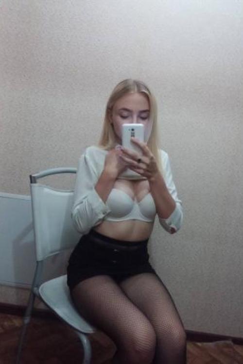 Проститутка Таня Инди, Питера у метро Электросила