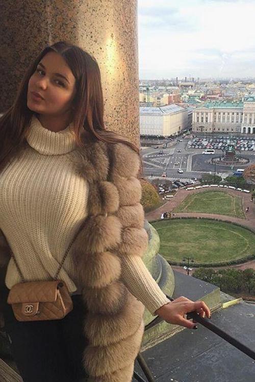 Проститутка Юля АНАЛ, в Питере у метро Маяковская